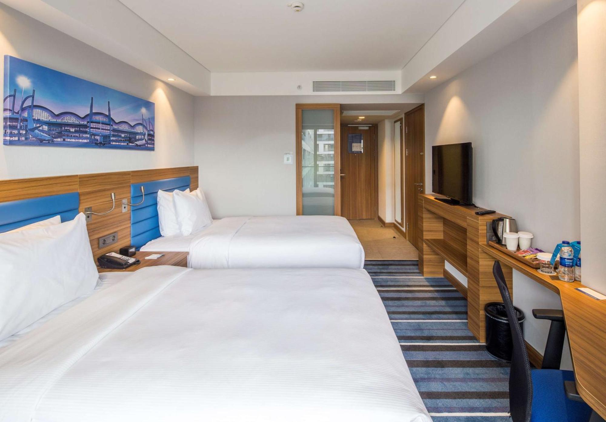 Hampton By Hilton Istanbul Kurtkoy Hotel Bagian luar foto